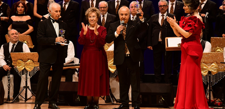 Şarkıları eğitim için söylediler