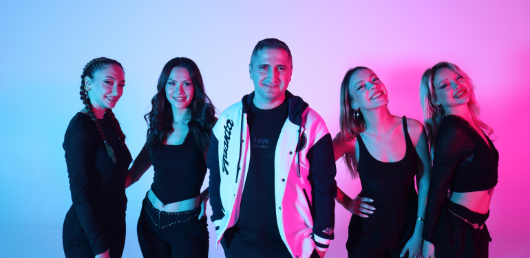 ÇABA, “MECNUN” İLE MODERN AŞKA BAŞKALDIRIYOR