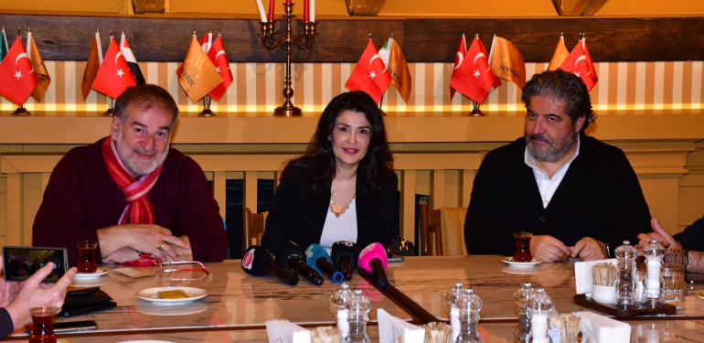 ESRA ÖZTÜRK’TEN SANAT VE DOSTLUKLA ÖRÜLÜ ÖZEL BULUŞMA..