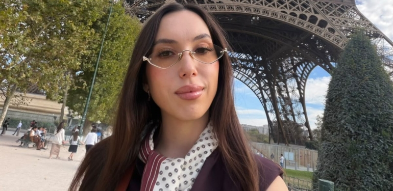 Lada Gaydar, Paris Moda Haftası’nda Zarafetiyle Dikkat Çekti