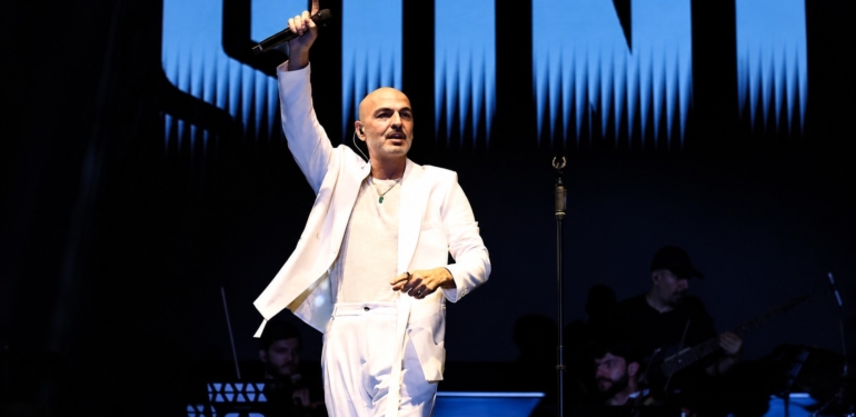 SONER SARIKABADAYI’DAN KAPALI GİŞE KONSERLER! BİNLERCE HAYRANI TEK SES OLDU