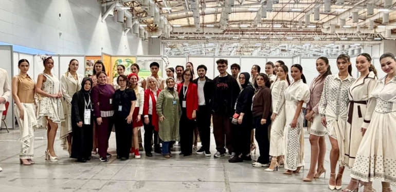 Fatih Ömercikoğlu’ndan “Cumhuriyet’in İzinde” Muhteşem Defile