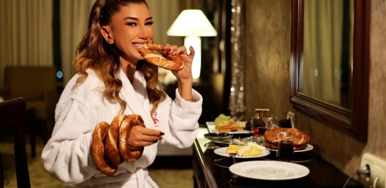 Nadide Sultan’dan Şaşırtan İtiraf: “Benim Antidepresanım Simit!”